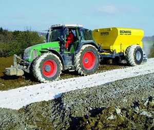 Прицепной распределитель вяжущих веществ BOMAG BS 12000